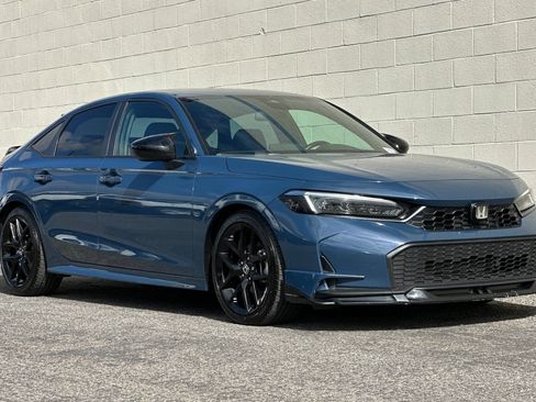 Used 2025 Honda Civic Sport image 2