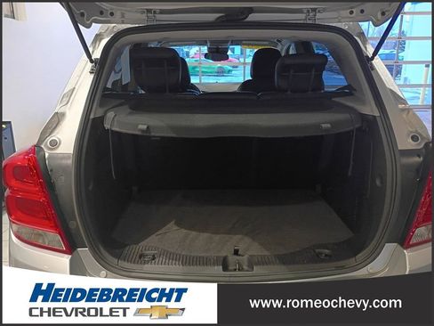 Certified 2020 Chevrolet Trax LT w/ LT Convenience Package image 17