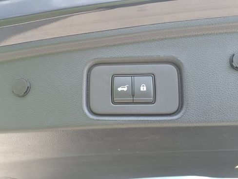 Used 2025 Nissan Pathfinder SV FWD image 15