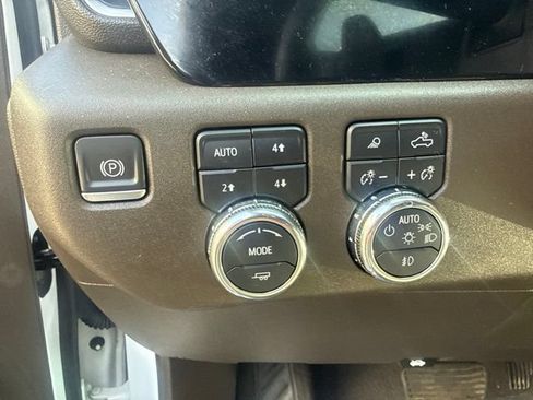 Used 2023 GMC Sierra 1500 SLT w/ SLT Premium Package AWD/4WD image 14