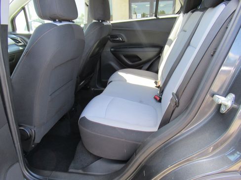 Used 2020 Chevrolet Trax LT FWD image 10