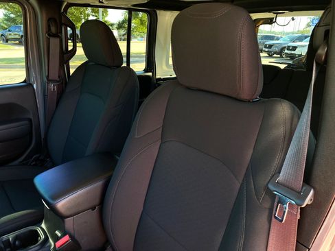 Used 2022 Jeep Wrangler Unlimited Sport image 14