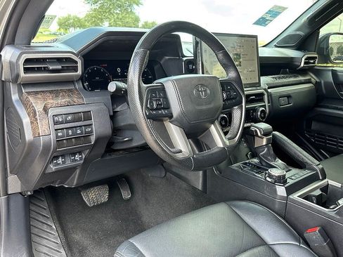 Used 2024 Toyota Tacoma Limited w/ Limited Package (LT) AWD/4WD image 9