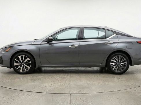 Used 2025 Nissan Altima 2.5 SV FWD image 5