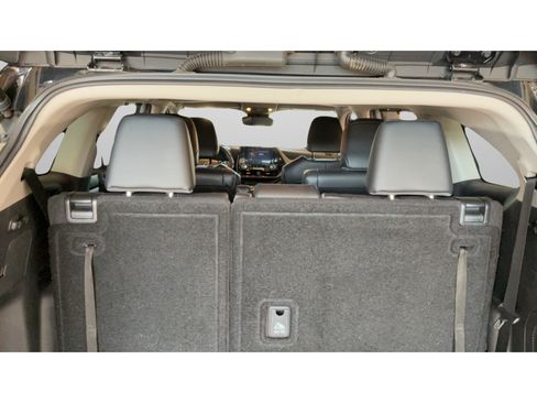 Used 2023 Toyota Highlander XLE FWD image 49