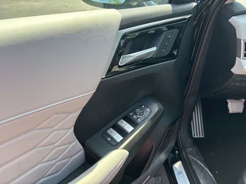 New 2025 Mitsubishi Outlander SEL image 13