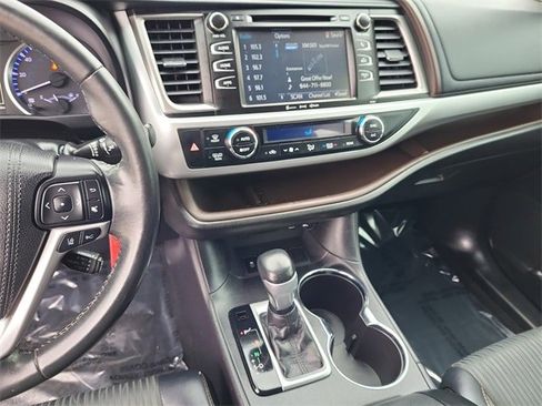 Used 2018 Toyota Highlander Plus image 14