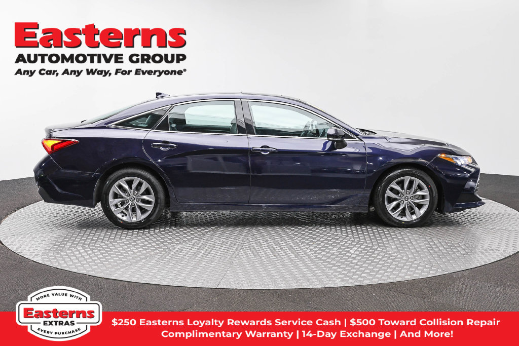 Used 2022 Toyota Avalon XLE w/ Moonroof Package FWD image 5