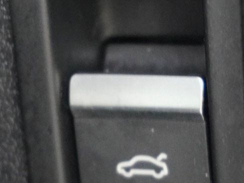 Used 2017 Audi A4 2.0T Premium FWD image 30