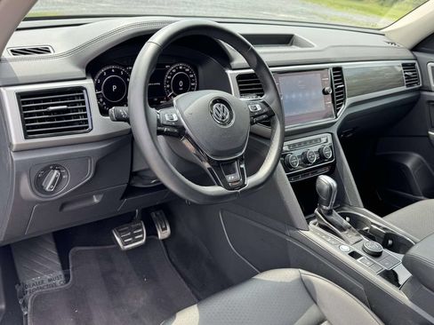 Used 2019 Volkswagen Atlas SEL R-Line AWD/4WD image 2