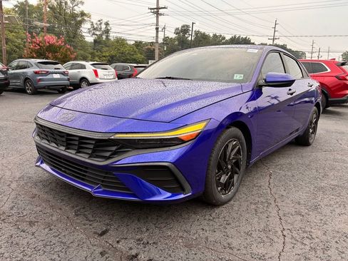 Used 2024 Hyundai Elantra SEL FWD image 3