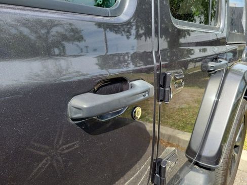 Used 2022 Jeep Wrangler Unlimited Sahara w/ Cold Weather Group image 8