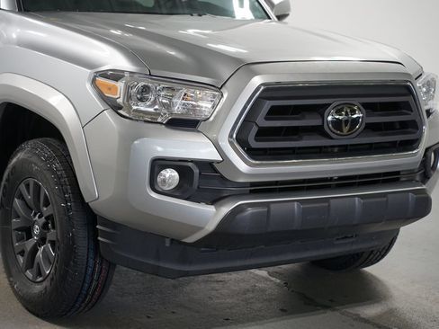 Used 2023 Toyota Tacoma SR5 w/ Technology Package RWD image 4