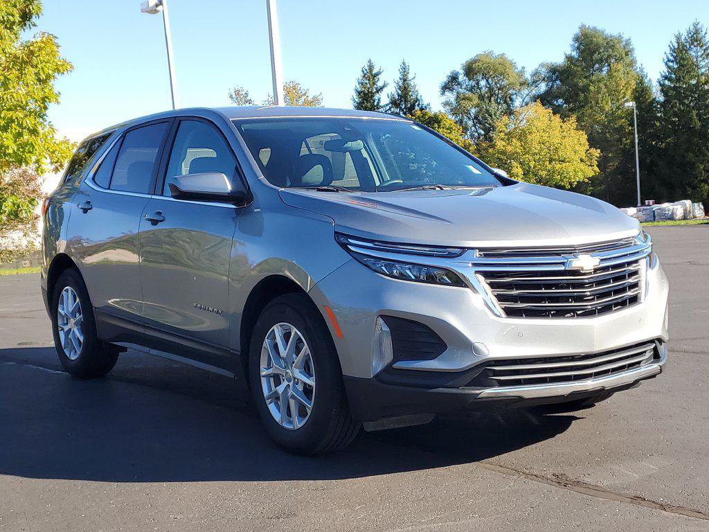 Used 2024 Chevrolet Equinox LT FWD image 2