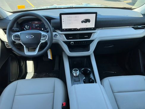 Used 2026 Ford Explorer Active AWD/4WD image 2