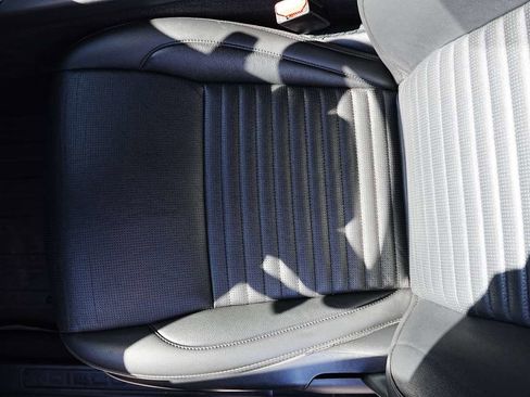 Used 2023 Land Rover Discovery Sport S image 9