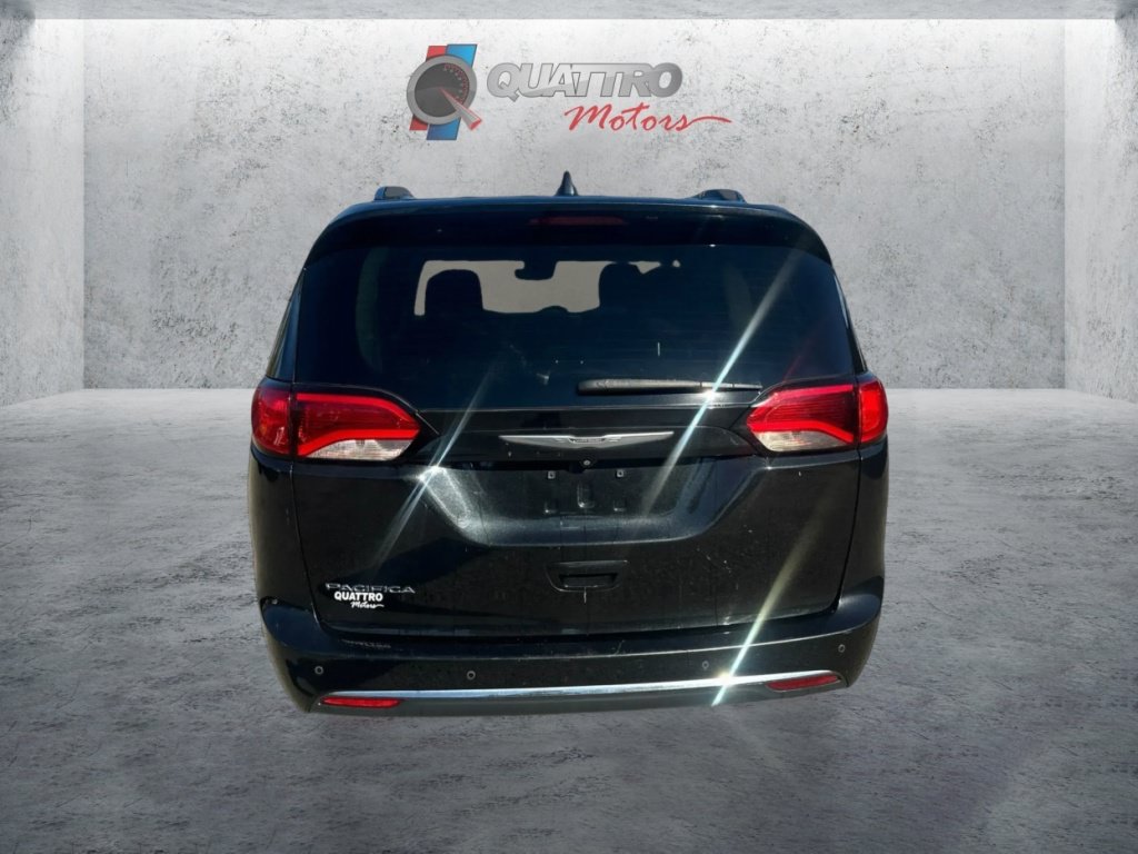Used 2017 Chrysler Pacifica Touring-L Plus w/ Advanced Safetytec Group FWD image 4
