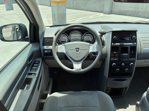 Used 2010 Dodge Grand Caravan Hero w/ Popular Equipment Group FWD image 40