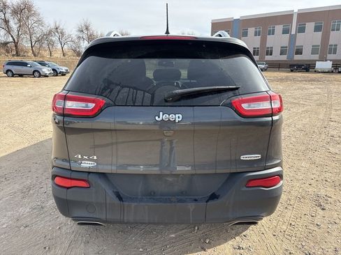 Used 2017 Jeep Cherokee Latitude w/ Cold Weather Group image 4