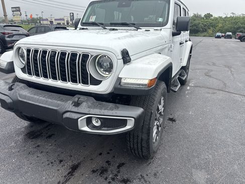 Used 2024 Jeep Wrangler Unlimited Sahara w/ Technology Group AWD/4WD image 10