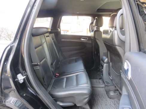 Used 2018 Jeep Grand Cherokee Limited image 22