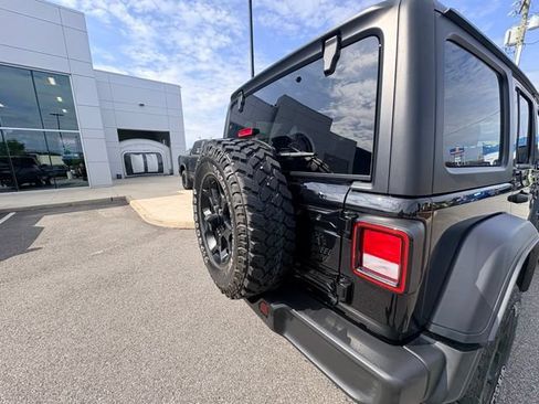 Used 2023 Jeep Wrangler Unlimited w/ Dual Top Group AWD/4WD image 7