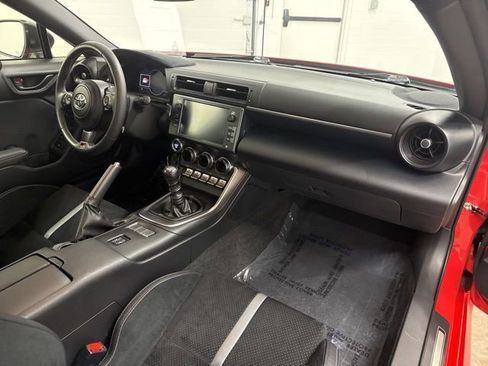 Used 2023 Toyota GR86 Premium image 19