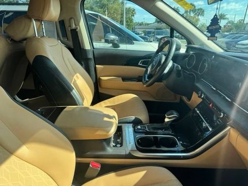 Certified 2024 Kia Carnival EX FWD image 6