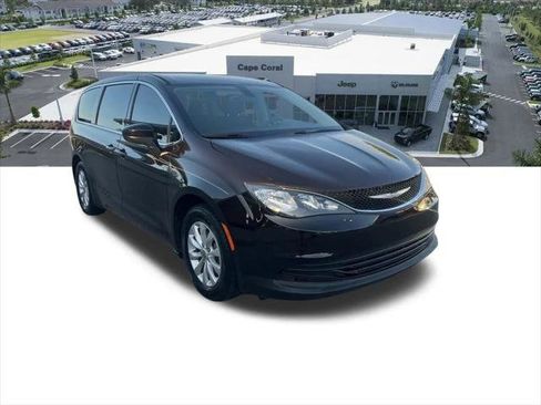 Certified 2017 Chrysler Pacifica Touring w/ Tire & Wheel Group FWD image 10