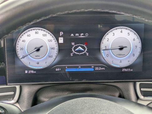 Used 2025 Hyundai Elantra Limited FWD image 22