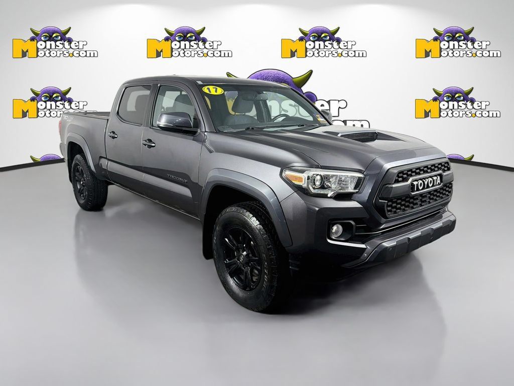 Used 2017 Toyota Tacoma TRD Sport AWD/4WD image 3