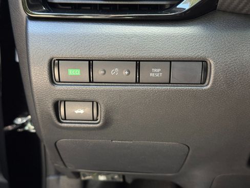 Used 2024 Nissan Sentra SR w/ SR Premium Package FWD image 17