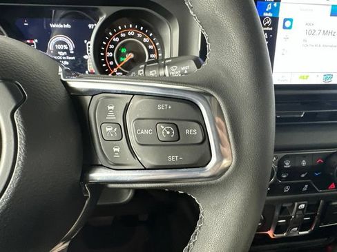 Used 2025 Jeep Wrangler Unlimited Sahara AWD/4WD image 19