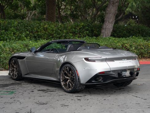 Used 2025 Aston Martin DB12 Convertible image 5