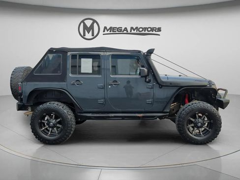 Used 2016 Jeep Wrangler Unlimited Rubicon w/ Connectivity Group AWD/4WD image 9
