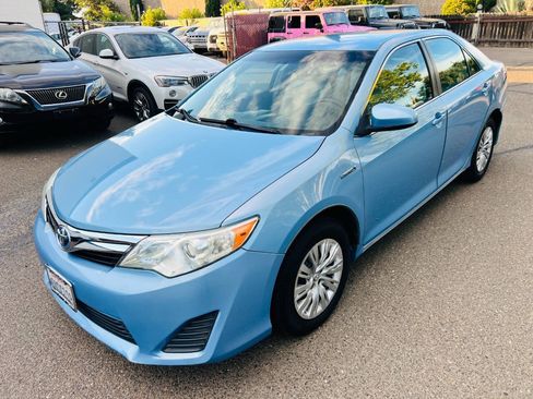 Used 2012 Toyota Camry LE FWD image 1