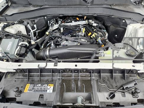 Used 2025 Ford Explorer Active AWD/4WD image 23
