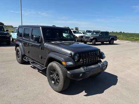 Used 2021 Jeep Wrangler Unlimited Sport AWD/4WD image 2