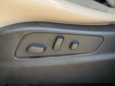 Used 2024 Cadillac XT4 Luxury w/ Cold Weather Package FWD image 13
