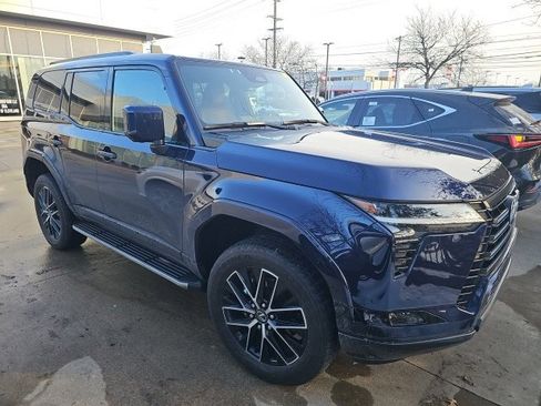 Used 2025 Lexus GX 550 image 2