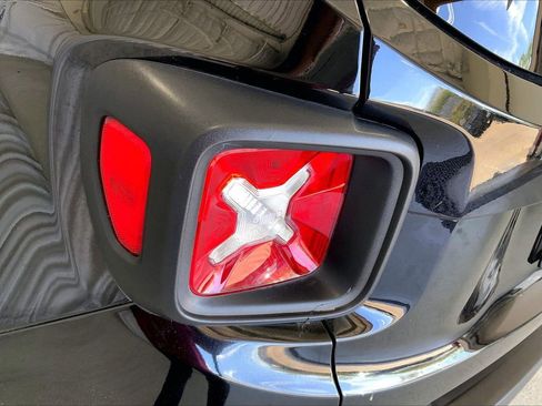 Used 2020 Jeep Renegade Latitude image 29