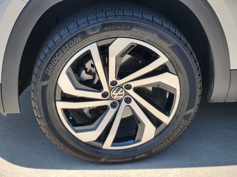 Used 2023 Volkswagen Atlas SEL AWD/4WD image 16