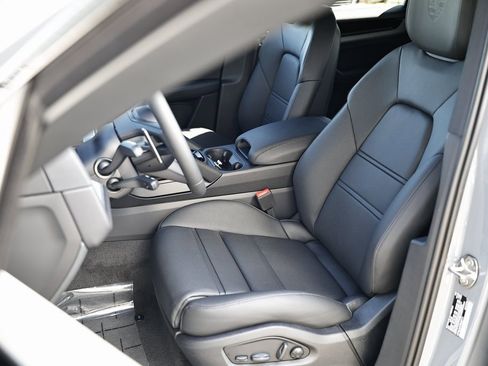 New 2026 Porsche Cayenne S image 5