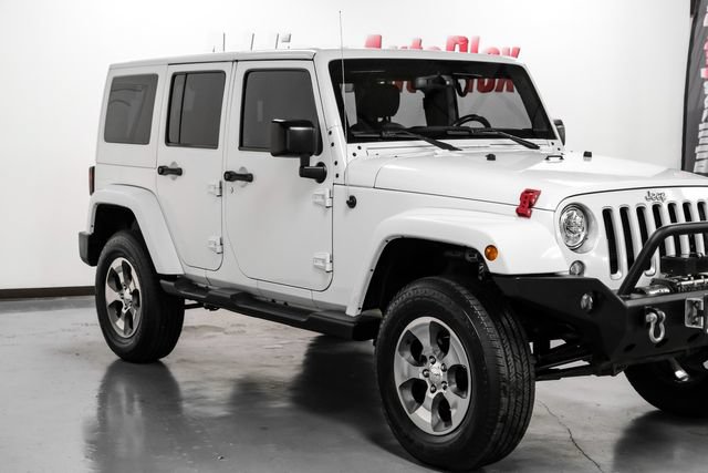 Used 2017 Jeep Wrangler Unlimited Sahara w/ Connectivity Group AWD/4WD image 5