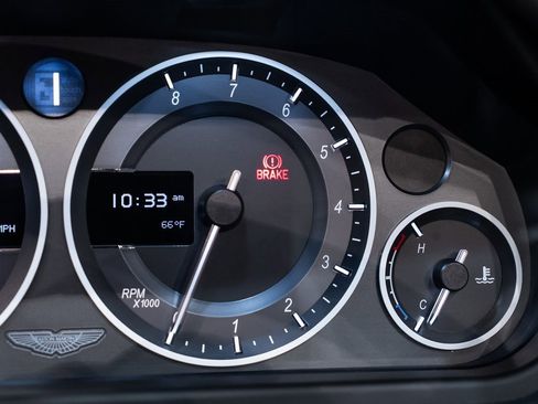 Used 2015 Aston Martin V12 Vantage S image 26