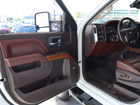 Used 2017 Chevrolet Silverado 2500 High Country w/ Duramax Plus Package image 12