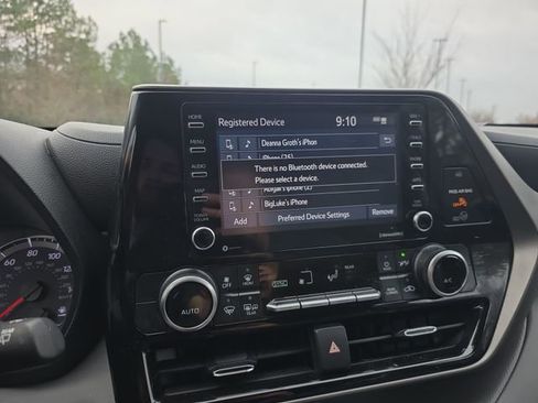 Used 2021 Toyota Highlander L image 35