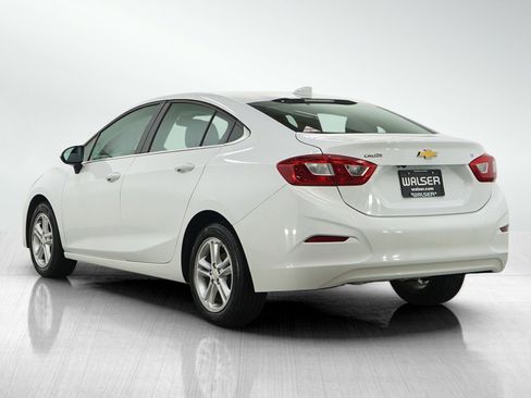 Used 2017 Chevrolet Cruze LT w/ Convenience Package FWD image 3