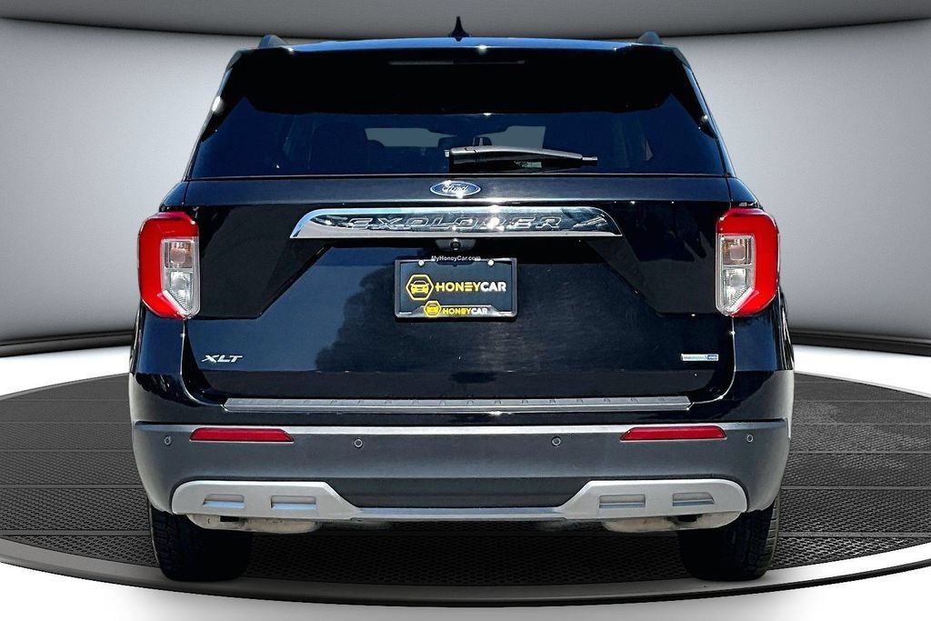 Used 2020 Ford Explorer XLT w/ Equipment Group 202A AWD/4WD image 5