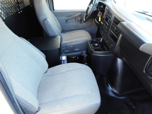 Used 2016 Chevrolet Express 2500 RWD image 22